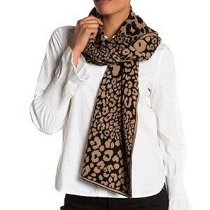 Michael Kors Womens Leopard Print Knit Scarf in Dark Camel